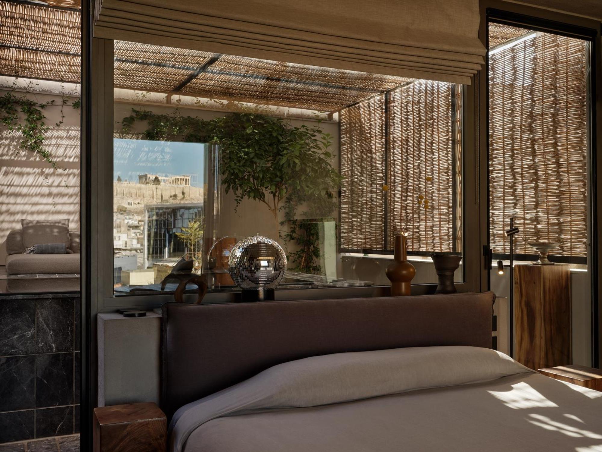 Monastik Living In Athina
